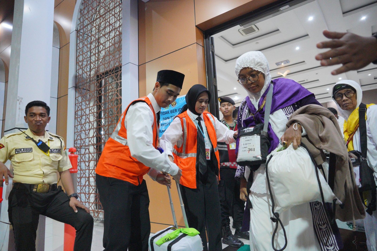 Lengkap, Kloter 97 Akhiri Pemberangkatan Jemaah Haji Embarkasi Surabaya ke Arab Saudi