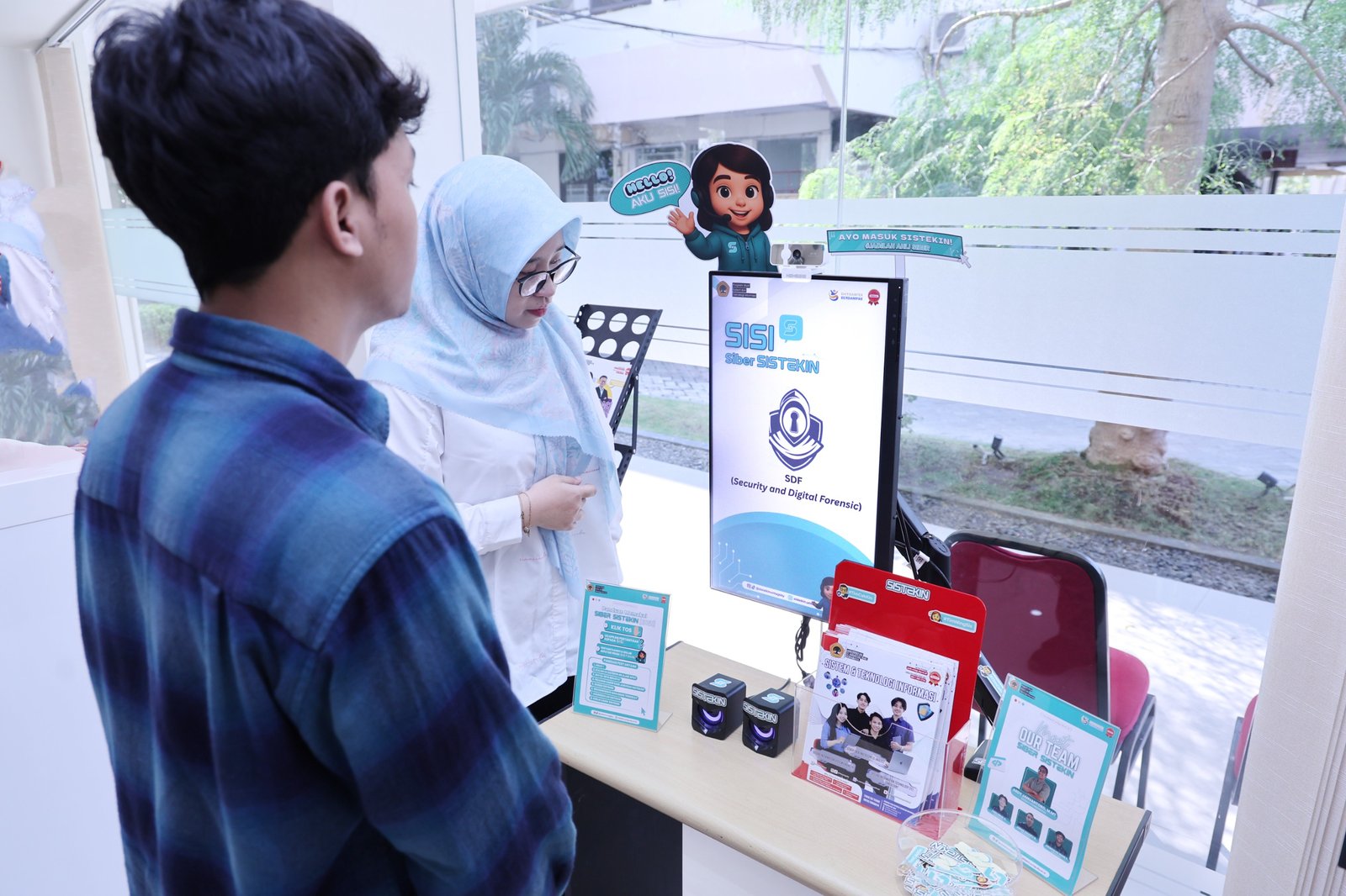Dosen dan Mahasiswa Prodi Sistekin Untag Surabaya Ciptakan Virtual Assistant