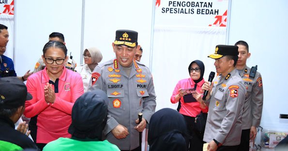 Kapolri Bagikan Sembako dan Alat Bantu Disabilitas di Puncak Bakti Kesehatan