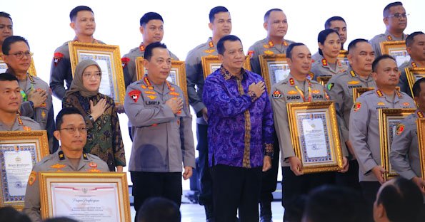 Menpan RB Sampaikan Apresiasi Divisi Humas Polri Raih Predikat WBK