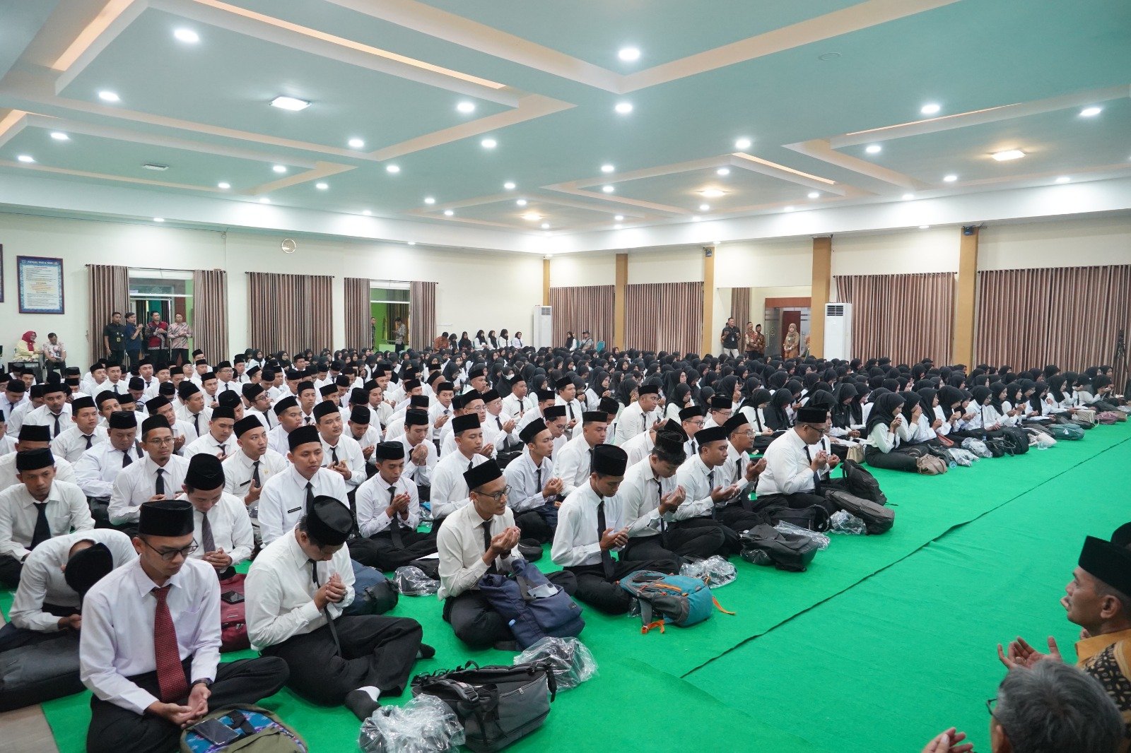 Siap Laksanakan Tugas, 1.827 CPNS di Kementerian Agama Jawa Timur Terima SK
