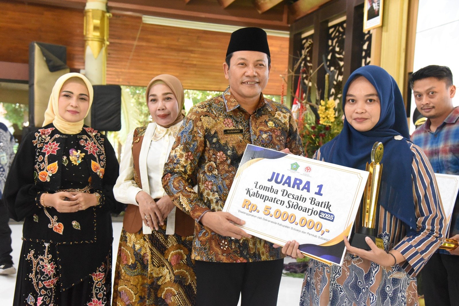 Bupati Minta Dekranasda Sidoarjo Terus Kembangkan Produk Kerajinan Khas Kabupaten Sidoarjo