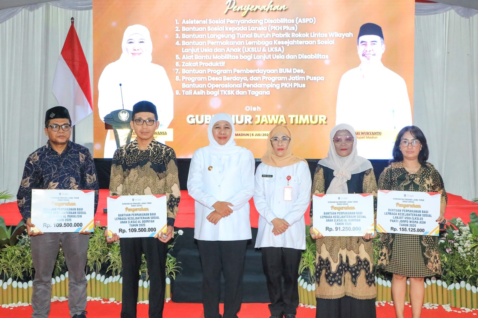Gubernur Khofifah Salurkan Bantuan Rp5,935 Miliar di Kabupaten Madiun