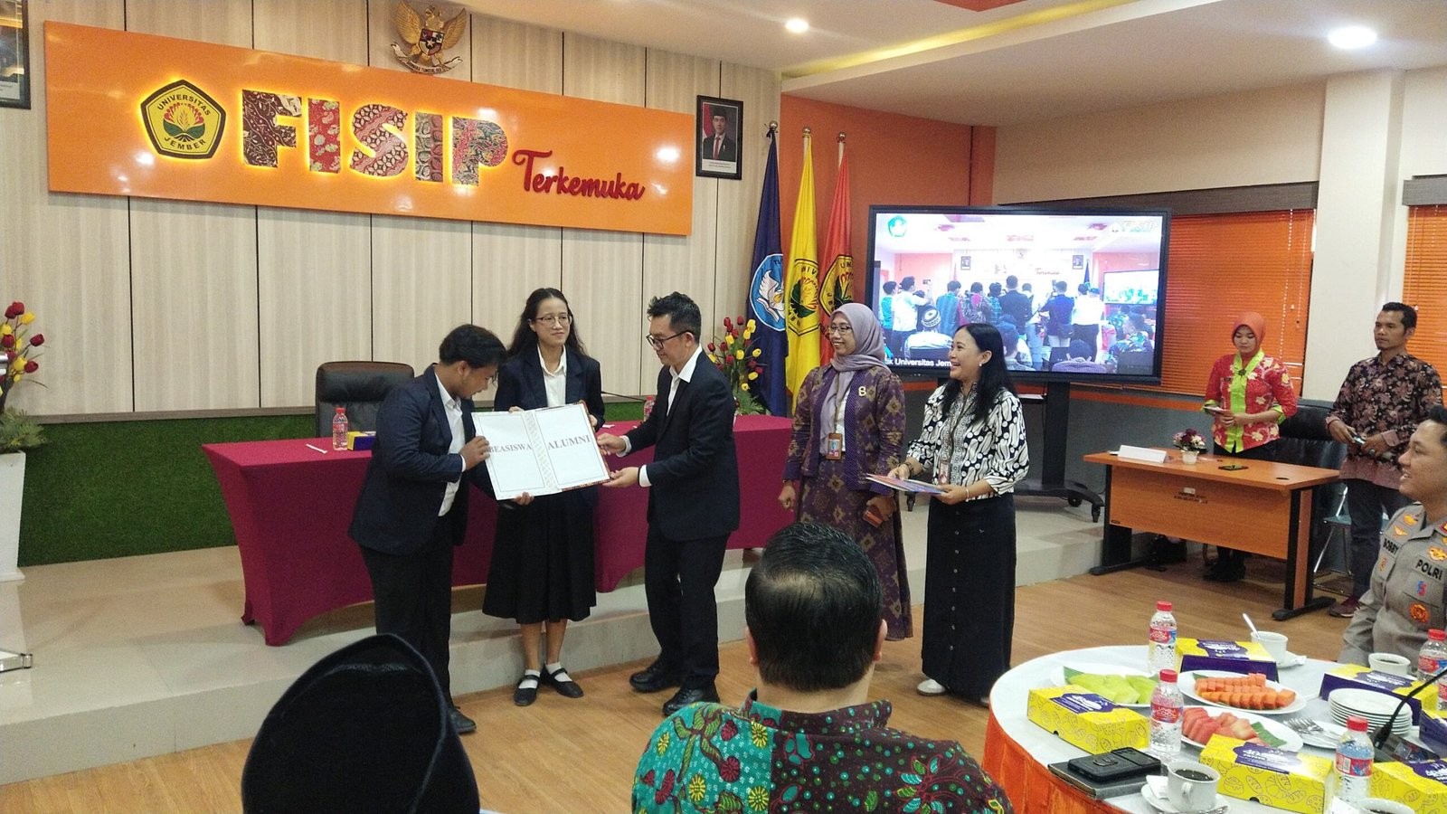 FISIP UNEJ Launching Beasiswa Alumni dan Resmikan Musholla Al Ukhuwah
