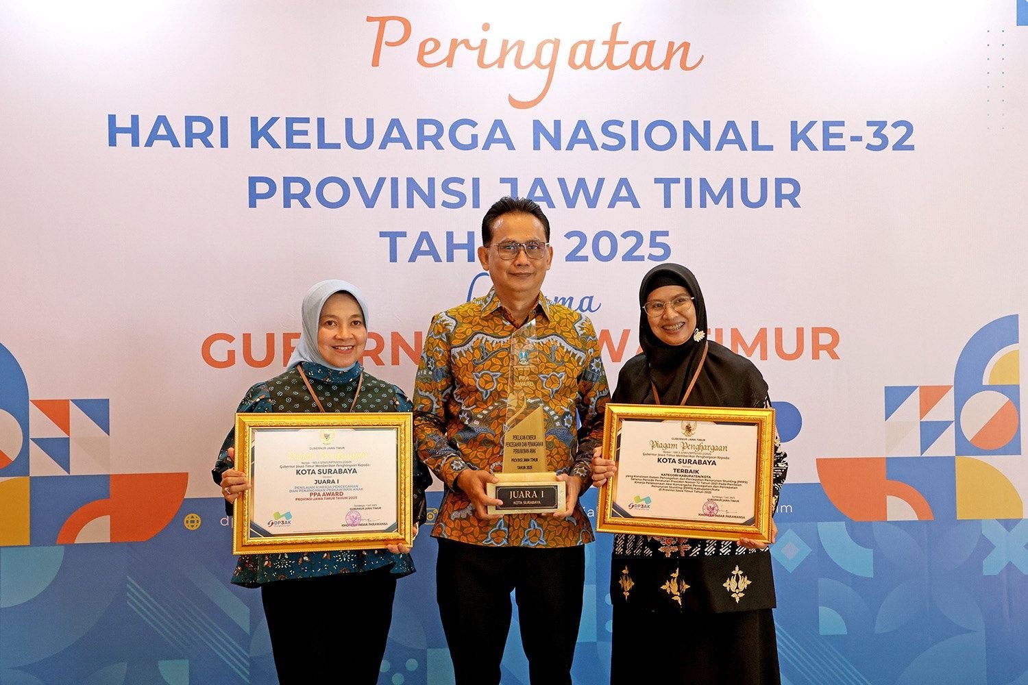 Surabaya Sabet Dua Penghargaan Bergengsi Di Peringatan Hari Keluarga Nasional Ke-32 Jatim 2025