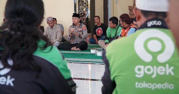 Polres Gresik dan Komunitas Ojol Bersatu, Sholat Ghaib dan Do’a Bersama untuk Almarhum Affan