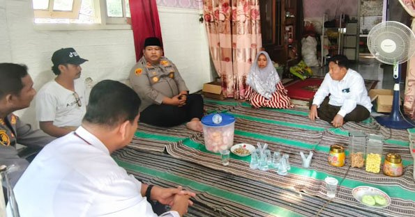 Polres Pasuruan Beri Santunan Keluarga Bocah 7 Tahun Korban Penganiayaan Berat