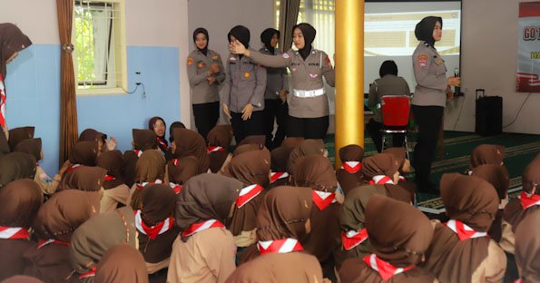 Polres Magetan Warnai HUT Polwan ke-77, Blusukan ke Sekolah Edukasi Anti Bullying