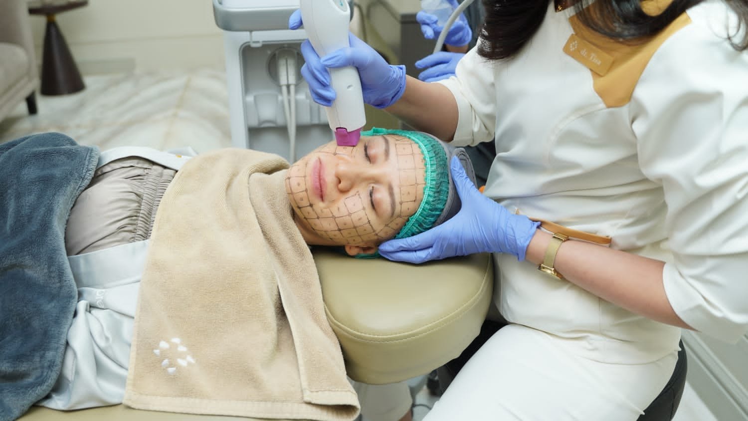 Tampil Glowing dengan Ulthermage, Perawatan Anti-Aging Tanpa Operasi Favorit Selebriti Dunia