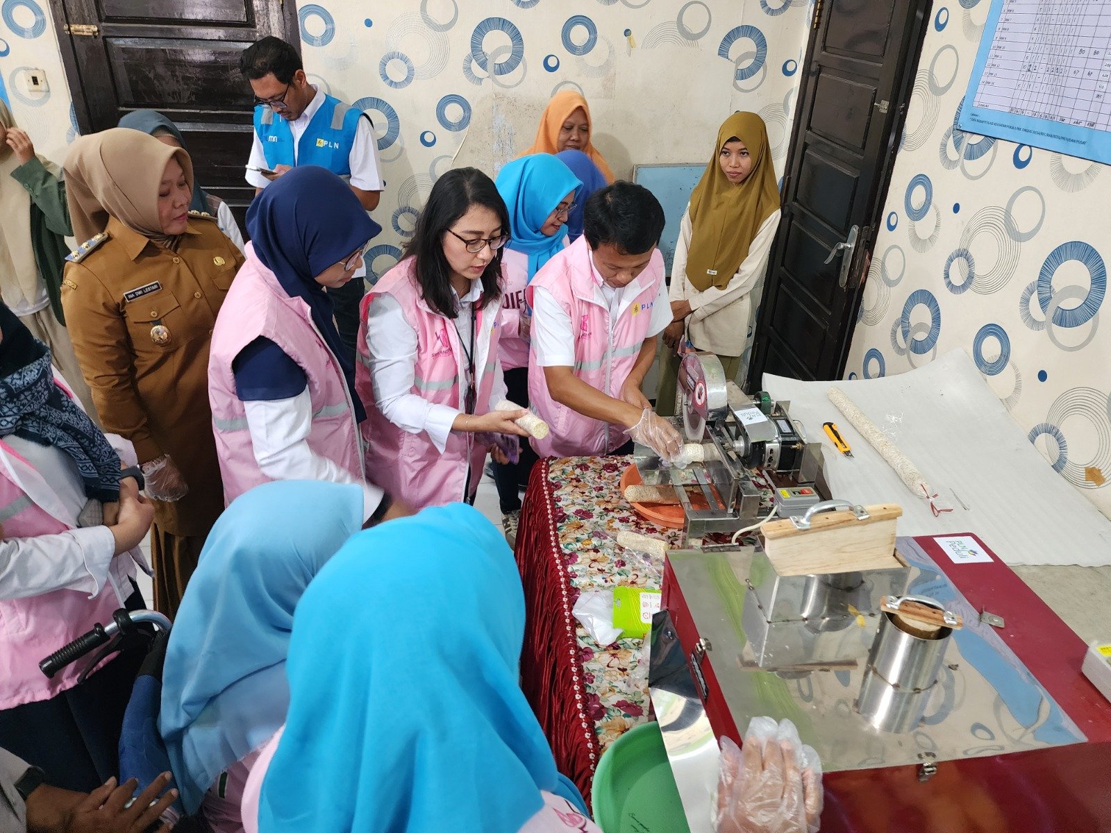 Srikandi PLN UIT JBM Dukung Kemandirian Ekonomi Kelompok Difabel Kota Probolinggo