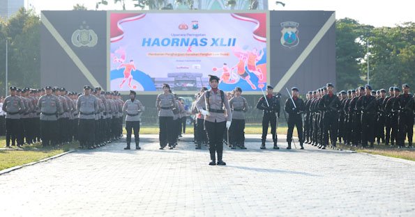 Anggota Satuan Brimob Polda Jatim Terima Penghargaan KPLB dari Kapolri