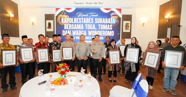 Kapolrestabes Surabaya Beri Penghargaan Toga dan Tomas atas Peran Aktif Jaga Kamtibmas