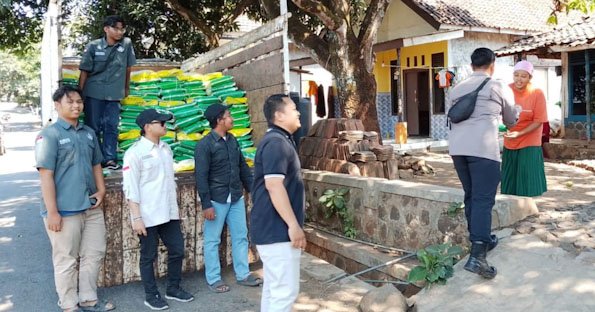 Polres Pasuruan Bersama BEM Gelar Gerakan Pangan Murah, Salurkan 5 Ton Beras di Lereng Bromo