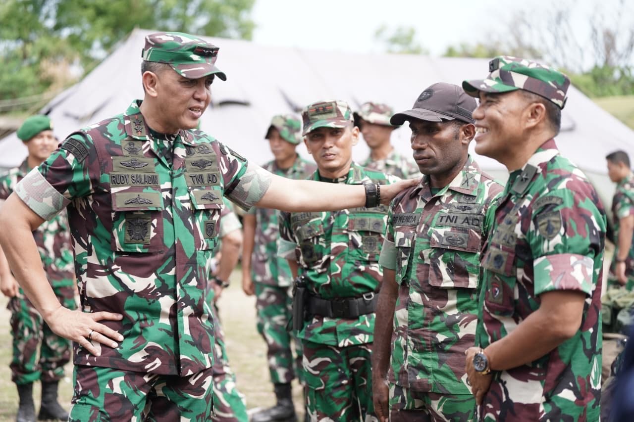 Pangdam Brawijaya Tinjau Yonif Teritorial Pembangunan di Bangkalan