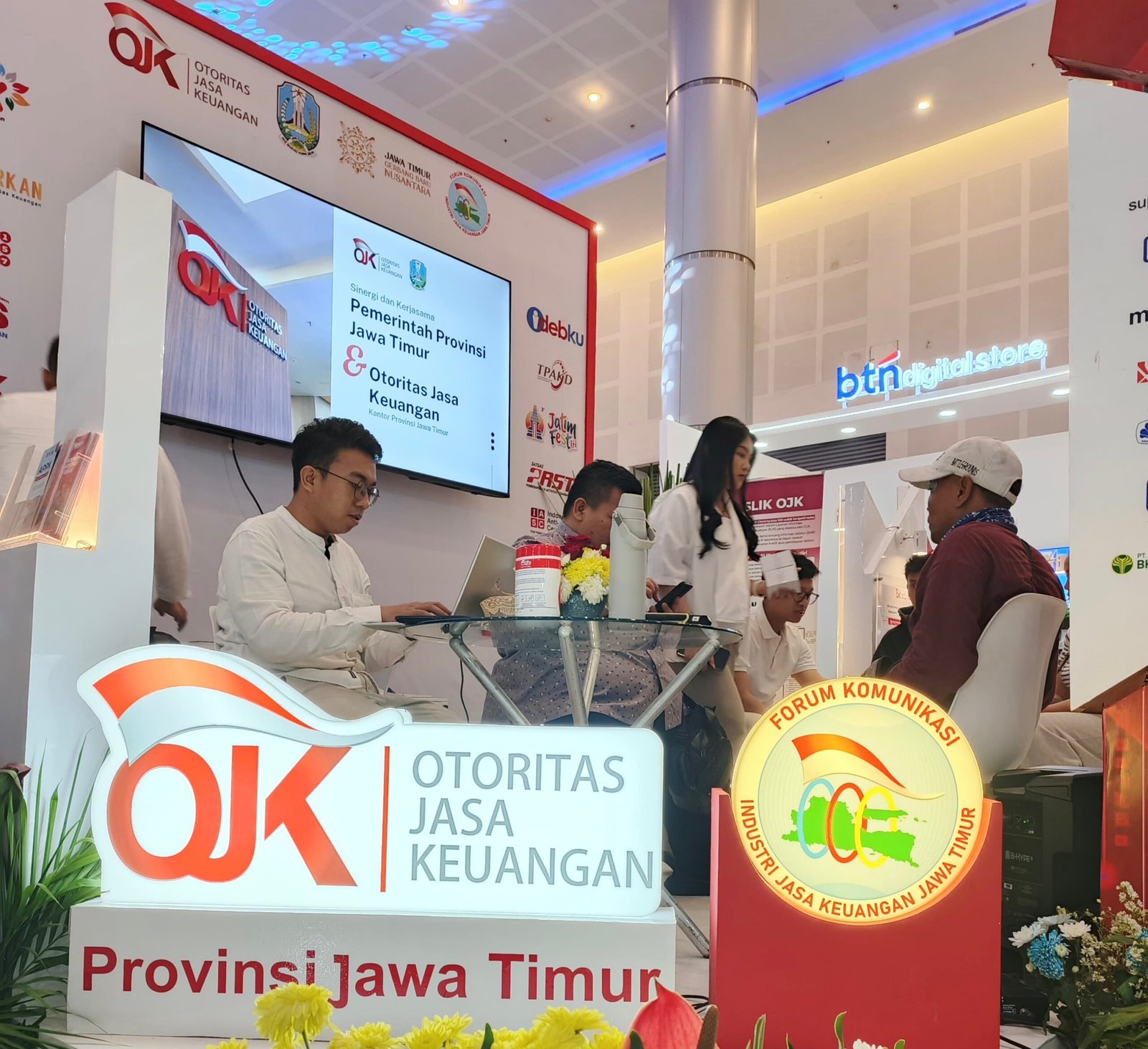 OJK Hadirkan Pojok Keuangan Rakyat di Jatim Fest: Dorong Literasi, Dukung UMKM