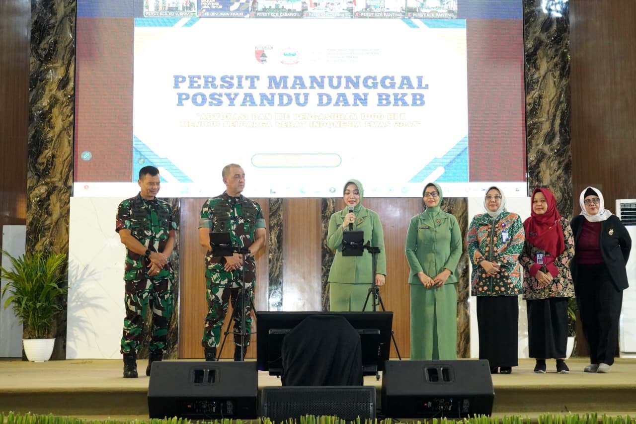 Pangdam V/Brawijaya Hadiri Kegiatan Persit Manunggal Posyandu dan Resmikan Website SiDuDu
