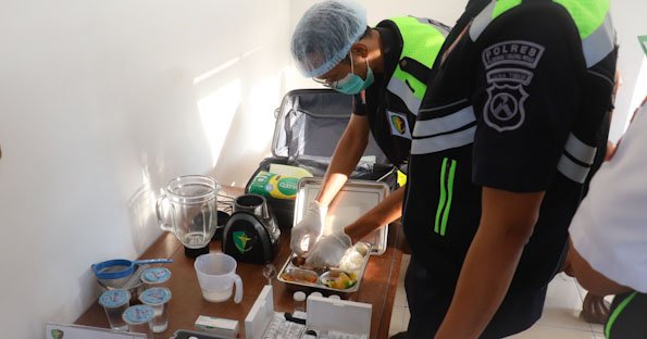Pastikan Gizi dan Keamanan Pangan Terjamin, Sidokkes Polres Pelabuhan Tanjung Perak Laksanakan Uji Food Safety Menu SPPG
