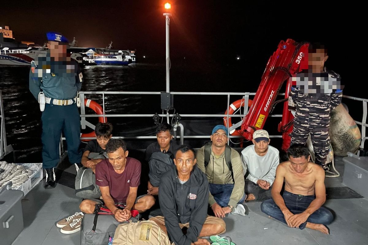 TNI Gagalkan PMI ILegal ke Malaysia Usai Kapal Pengangkut Kehabisan BBM