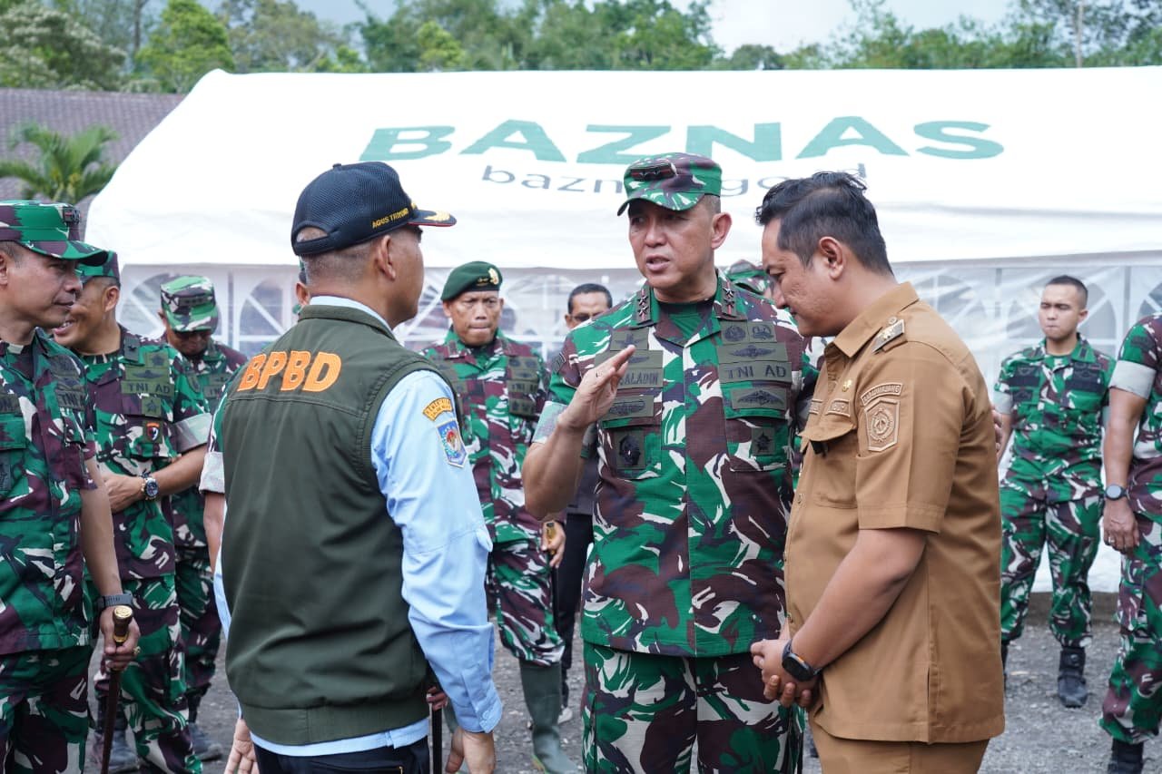 Pangdam V Brawijaya Tegaskan Kesiapan Pasukan Tangani Dampak Erupsi Semeru Secara Menyeluruh