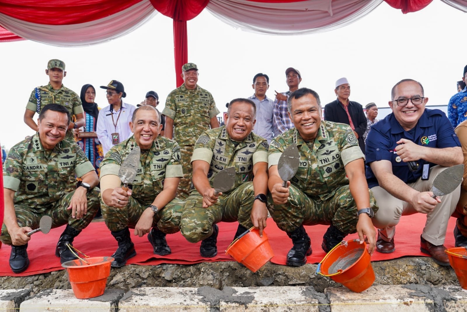 Wapang TNI Tinjau Kesiapan Yonif TP 887/KJM dan KDKMP Didampingi Pangdam V/Brawijaya
