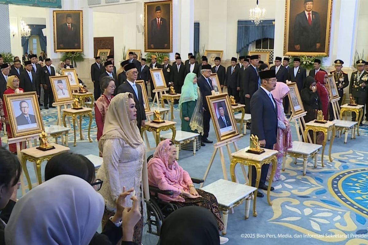 Resmi, Prabowo Anugerahkan Pahlawan Nasional pada Soeharto, Gus Dur, Hingga Marsinah