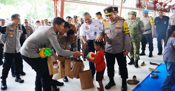 Kapolri Tinjau Kesiapan Pelayanan dan Pengamanan Nataru di Stasiun Tawang Semarang