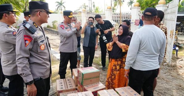 Wakapolri Tinjau Aceh Tamiang dan Salurkan Bantuan Kemanusiaan dari Batalyon Dhira Brata Akpol 1990