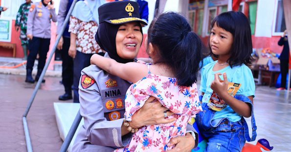 Tim Trauma Healing Ops Aman Nusa II Tinjau Posko Pengungsian di Kota Padang