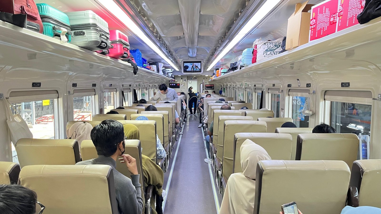 53 Ribu Tiket Diskon Terjual, Program Promo Nataru KAI Daop 8 Diserbu Penumpang