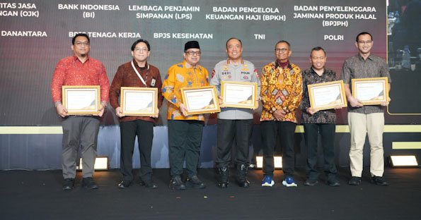 Wakapolri Terima Penghargaan, Polri Tegaskan Komitmen Perkuat Kepercayaan Publik dan Sinergi Media