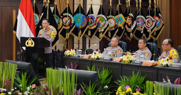Sampaikan Rilis Akhir Tahun 2025, Kapolri Ajak Doakan Korban Bencana di Sumatera