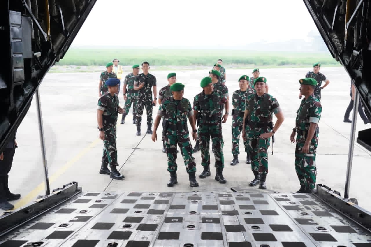 Pangdam V/Brawijaya Lepas 200 Personel Satgas Yonif 836/BY Laksanakan Tugas Bantuan Bencana Aceh