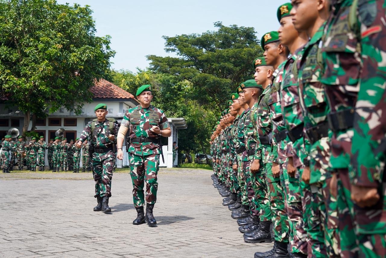 Upacara Pemberangkatan Satgas Yonif TP 837/KT Kodam V/Brawijaya Jalankan Misi Kemanusiaan di Aceh Utara
