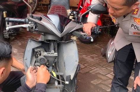 Polrestabes Surabaya Berbagi Alarm Motor Gratis, Cegah Curanmor dari Hulu
