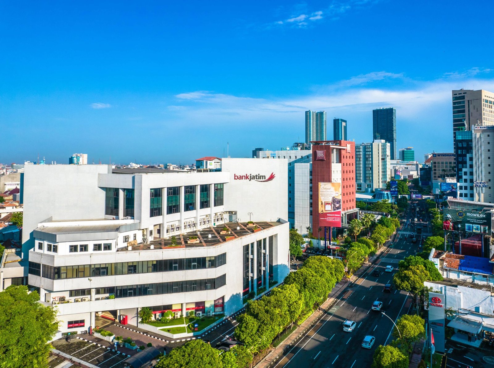 Dua Direksi Bank Jatim Borong Saham di Awal 2026