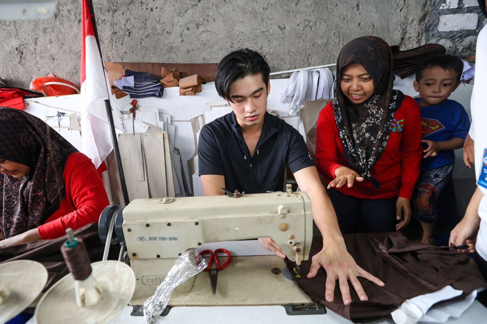 Pemkot Surabaya Gandeng UK Petra–SUTD Digitalisasi Koperasi UMKM Jahit