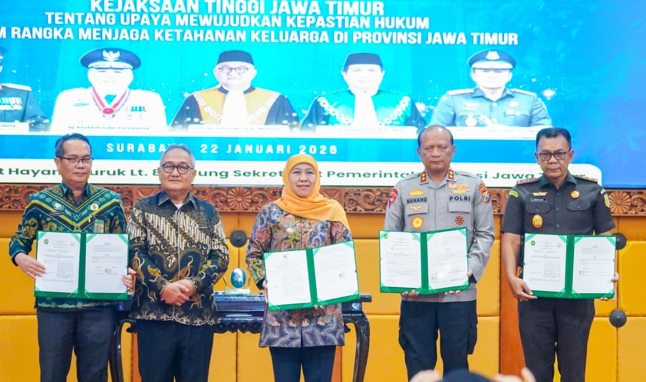 Gubernur Khofifah–PTA Surabaya Teken MoU Ketahanan Keluarga, Raih Rekor MURI