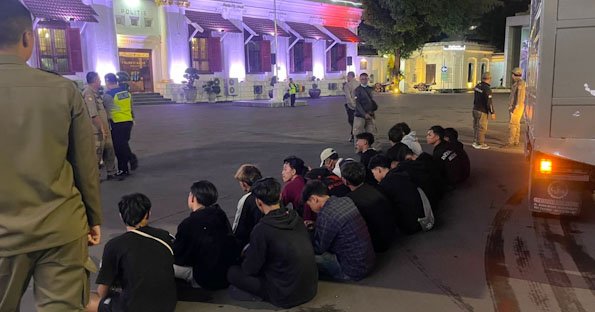 Polrestabes Surabaya Amankan 18 Pemuda Diduga Terlibat Bentrok Antar Perguruan Silat di Kedungdoro