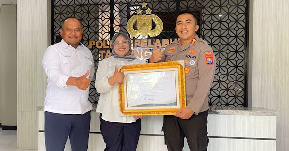 Amankan Arus Mudik Nataru 2025/2026, Polres Pelabuhan Tanjung Perak Terima Penghargaan dari Pelindo