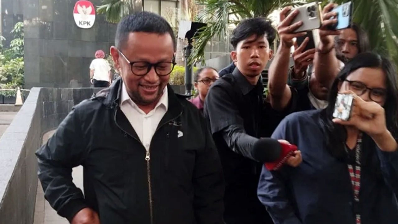 Irit Bicara Usai Diperiksa Penyidik KPK, Gus Alex: Ke Penyidik Saja Langsung
