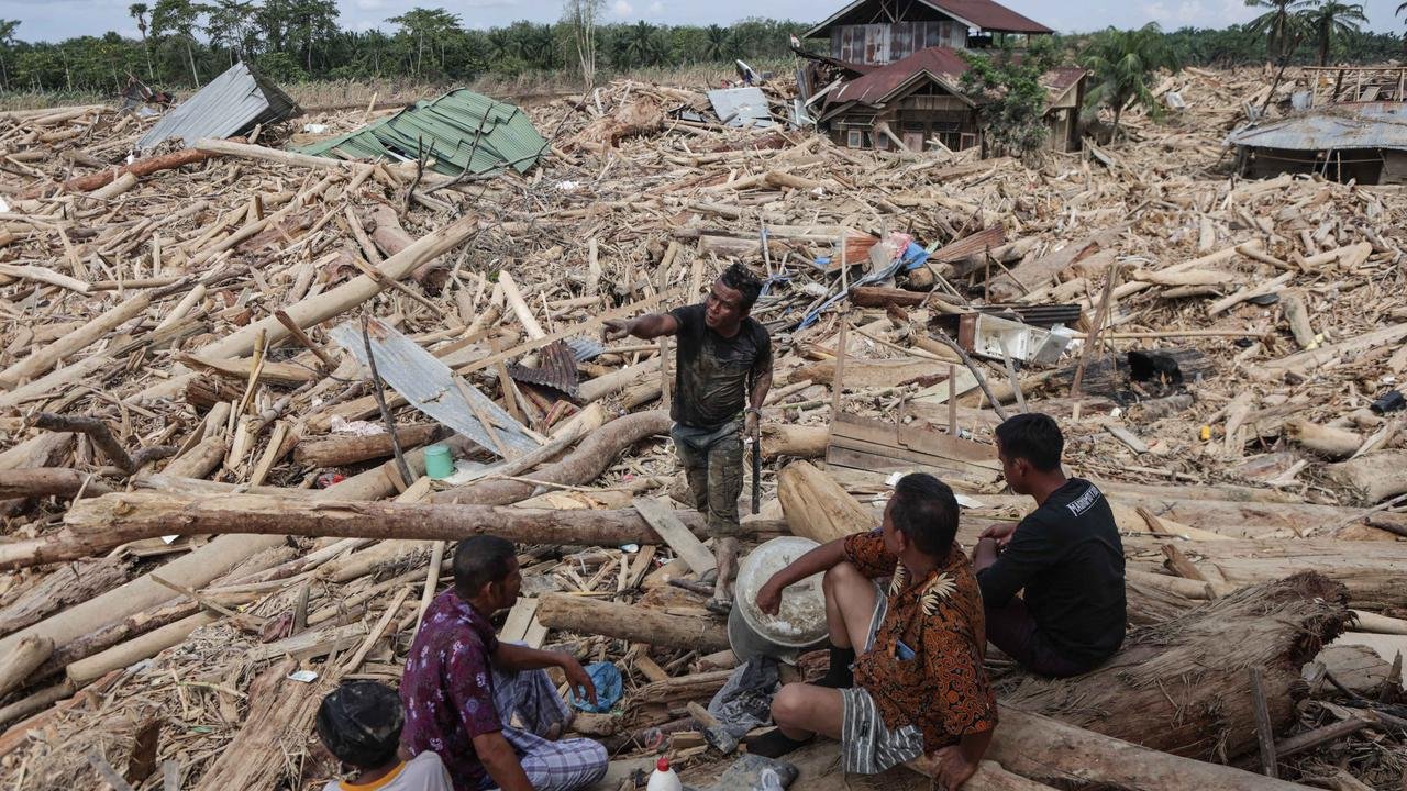 Pemerintah Izinkan Pemanfaatan Kayu Banjir Sumatera Untuk Rekonstruksi, Dengan Catatan Tak Dikomersilkan