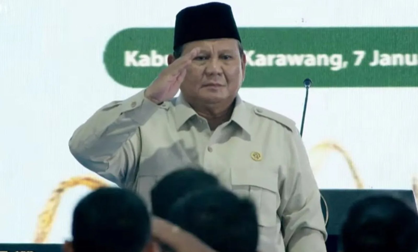 Wujudkan Swasembada Beras, Presiden Prabowo Beri Hormat ke Menteri dan Petani
