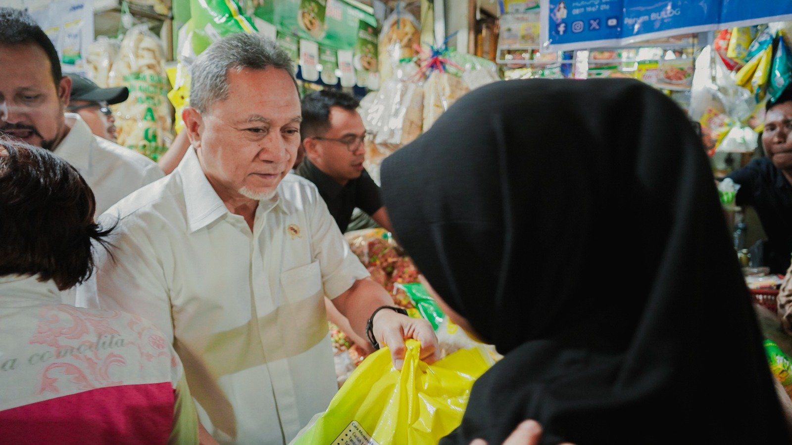 Pedagang Pasar Bandarjo Semarang Akui Program MBG Dongkrak Penjualan, Menko Pangan Tinjau Langsung Aktivitas Pasar