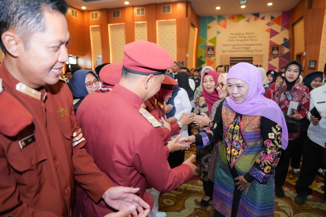 Gubernur Khofifah Buka Bimtek Kepsek dan Tenaga Kependidikan Sekolah Rakyat Se-Jatim
