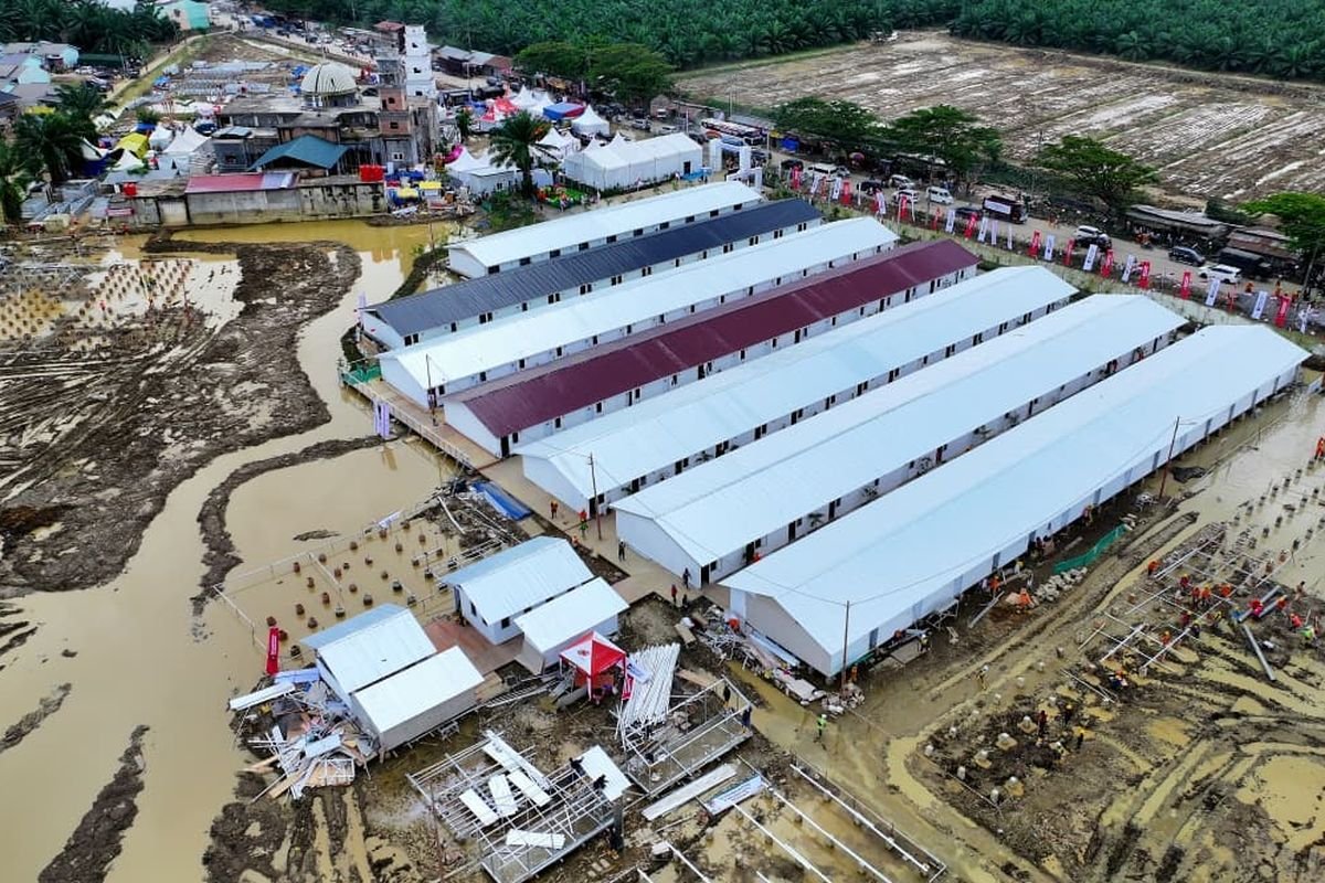 Seskab Teddy Sebut Pemerintah Sudah Bangun 1.000 Unit Hunian untuk Korban Banjir Sumatera