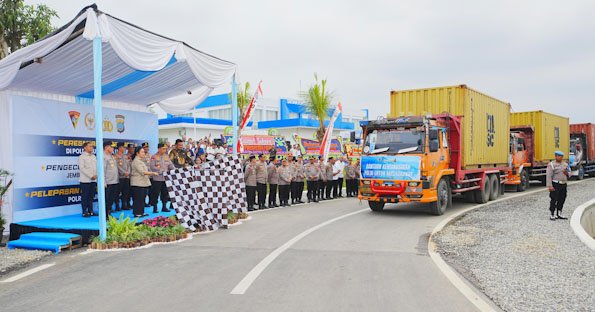 Lepas Bantuan Kemanusiaan 22 Kontainer untuk Korban Bencana Sumatera, Kapolri: Wujud Kehadiran Negara