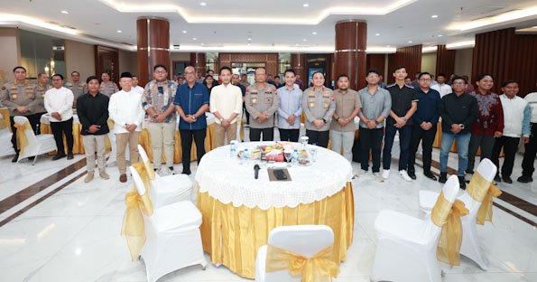 Kapolda Jatim Silaturahmi dan Buka Puasa Bersama OKP, ORMEK dan BEM Se-Jawa Timur