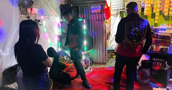 Polres Gresik Ungkap Peredaran Miras di Menganti, Puluhan Liter Miras Diamankan dari Warung Karaoke