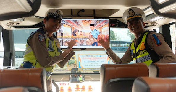 Polres Malang Sosialisasikan Tertib Lalin Melalui Program Polantas Menyapa di Ops Keselamatan Semeru