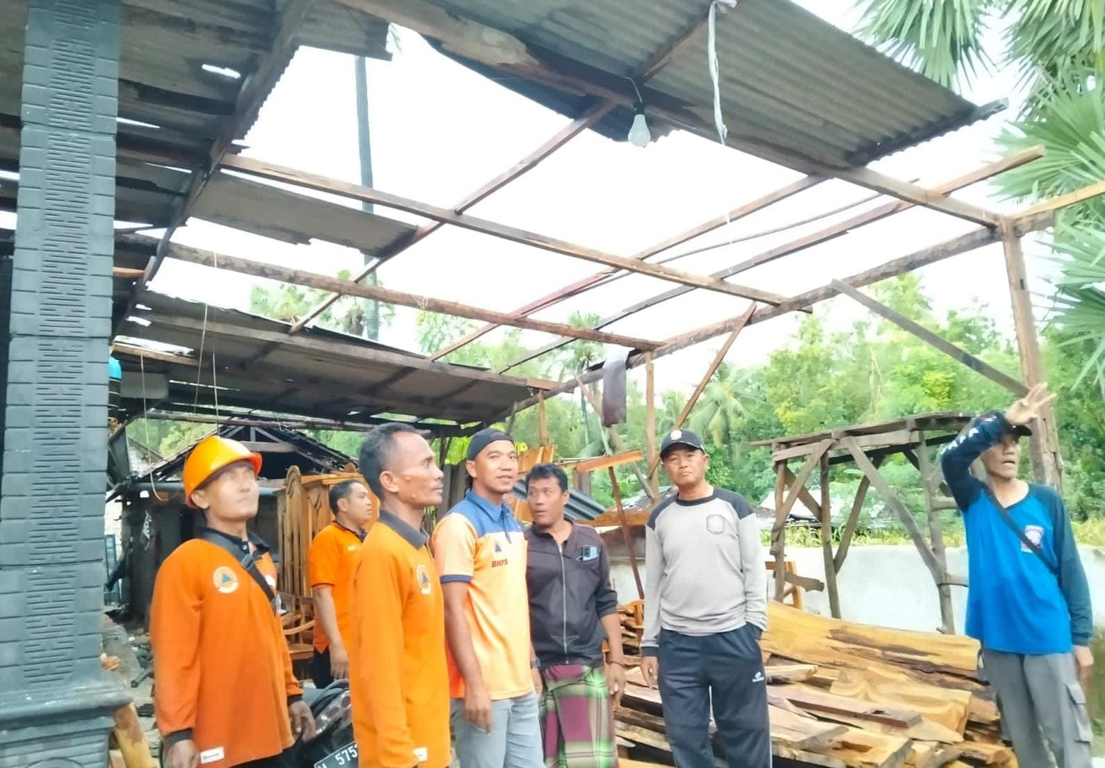 Tim Penanggulangan Bencana Sumenep Asesmen Ratusan Rumah Rusak Akibat Angin Kencang